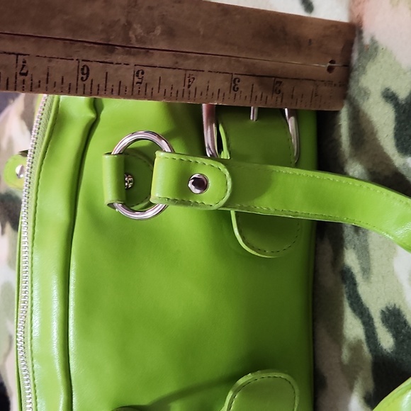 Lime Purse - Picture 3 of 16